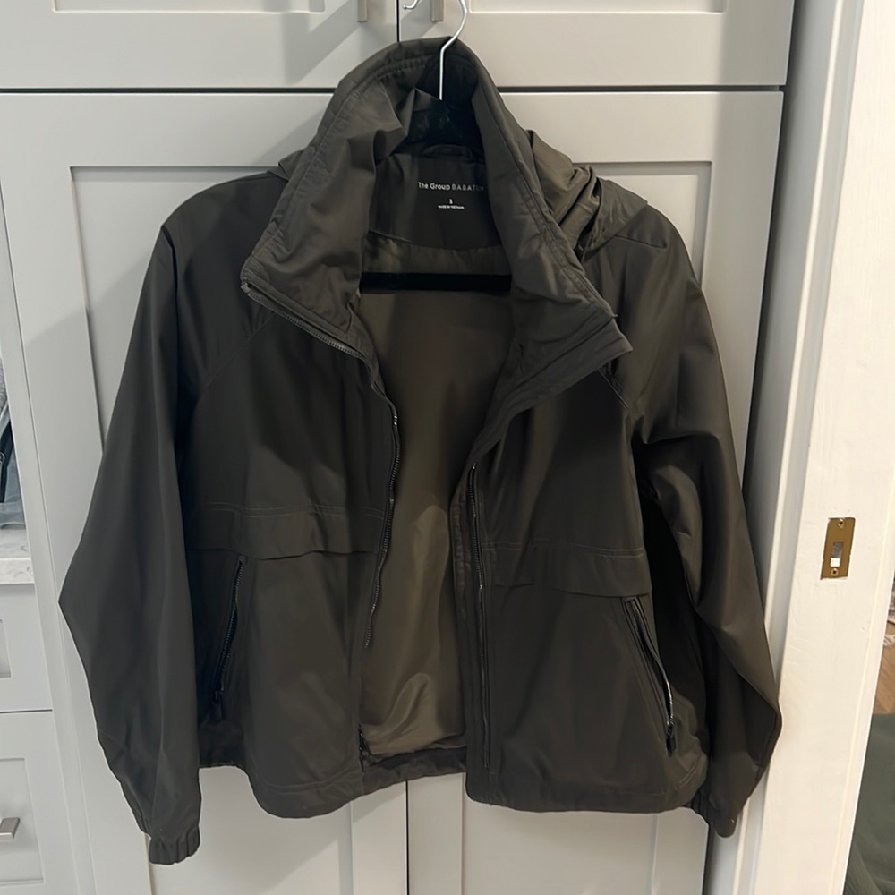Babaton raindrop rain jacket size small